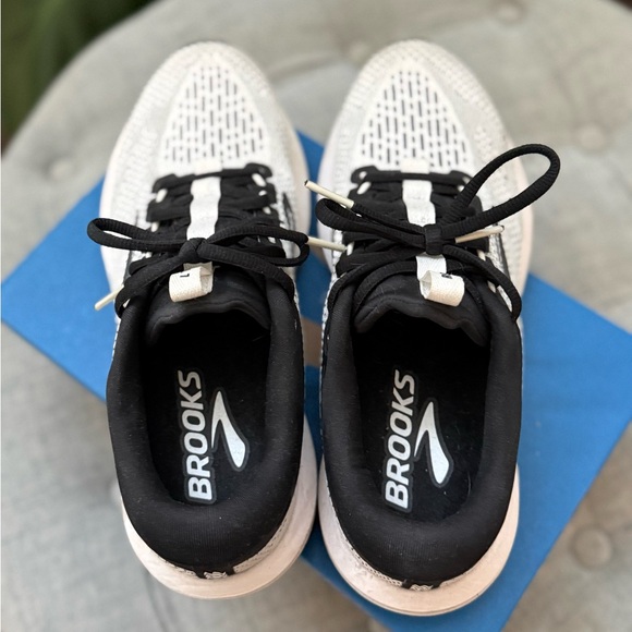 Brooks💎Revel 7 Black White Women’s Running Shoe Sz 8 in Box Excellent Condition - Picture 5 of 8